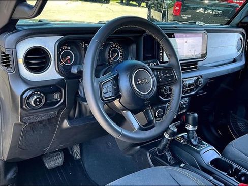 Used 2024 Jeep Gladiator Sport AWD/4WD image 13
