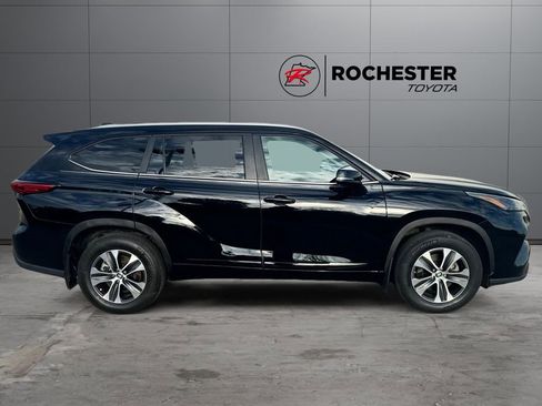 Used 2023 Toyota Highlander XLE AWD/4WD image 38