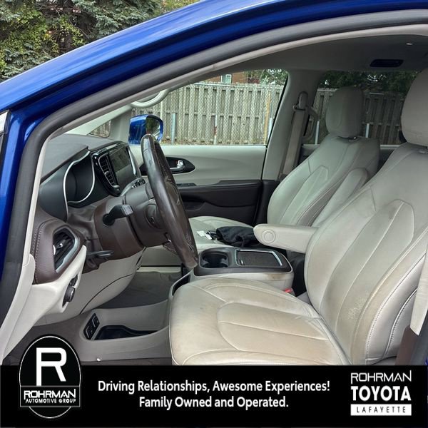 Used 2021 Chrysler Pacifica Touring-L FWD image 10