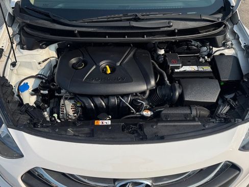 Used 2013 Hyundai Elantra GT w/ Tech Pkg FWD image 11