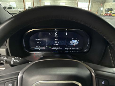 Used 2024 GMC Yukon SLT image 34