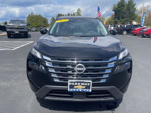 Used 2025 Nissan Rogue SV AWD/4WD image 2