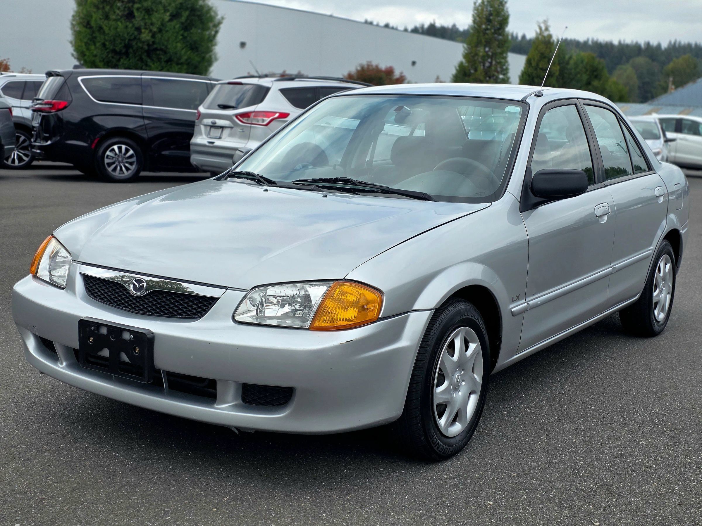 Used 1999 MAZDA Protege FWD image 4