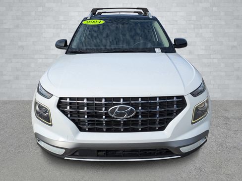 Used 2023 Hyundai Venue Limited image 3