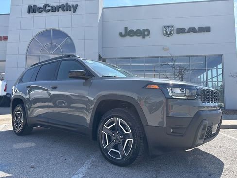 New 2026 Jeep Cherokee Laredo AWD/4WD image 1
