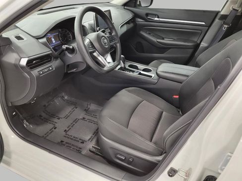 Used 2022 Nissan Altima 2.5 SV FWD image 9