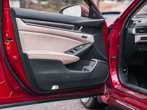 Used 2018 Honda Accord Touring image 37