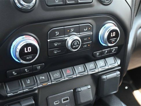 Used 2023 GMC Sierra 2500 AT4 w/ AT4 Premium Plus Package image 19