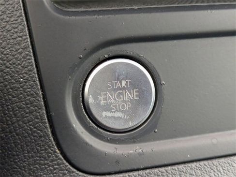 Used 2016 Volkswagen Tiguan S image 32