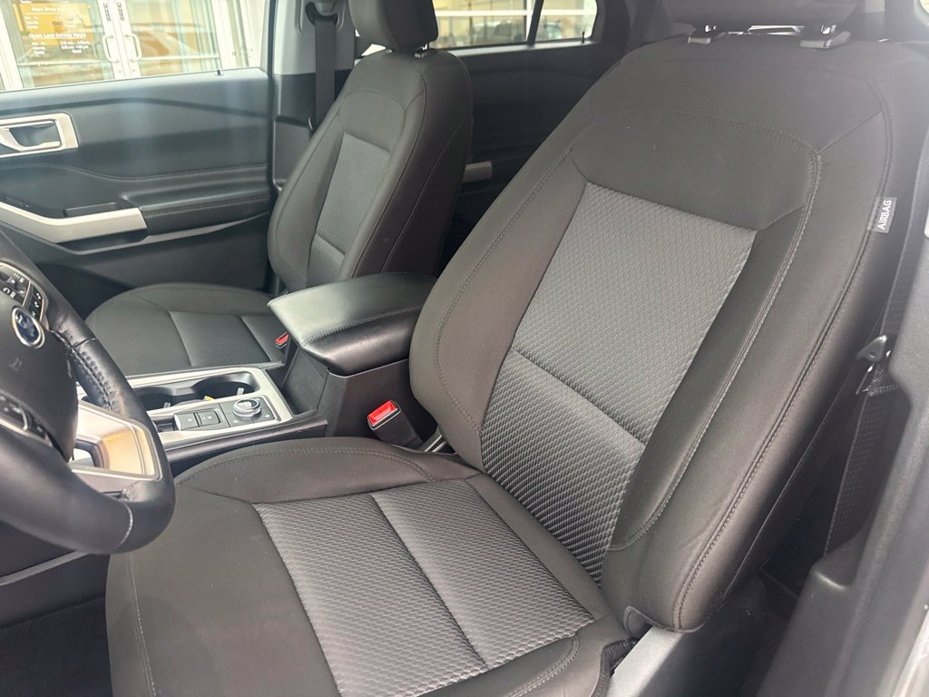 Used 2023 Ford Explorer XLT AWD/4WD image 16