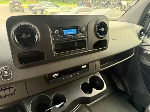 Used 2020 Mercedes-Benz Sprinter 2500 image 28