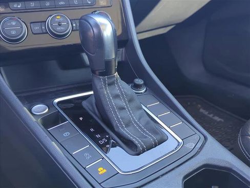 Used 2021 Volkswagen Jetta SEL Premium image 11