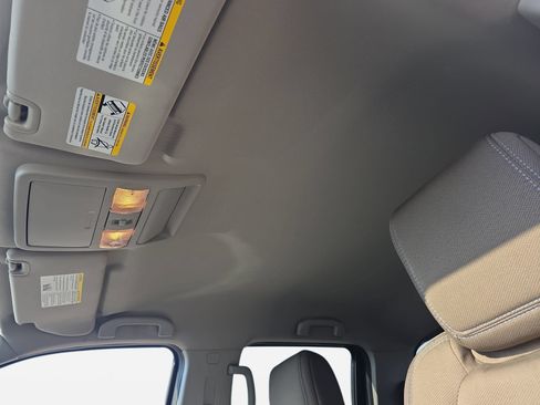 Used 2024 Nissan Frontier SV w/ Technology Package RWD image 29