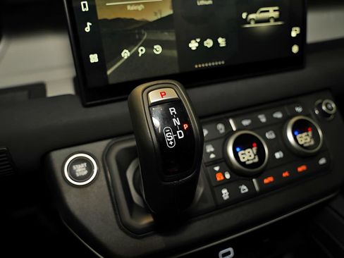Used 2023 Land Rover Defender 130 SE image 18