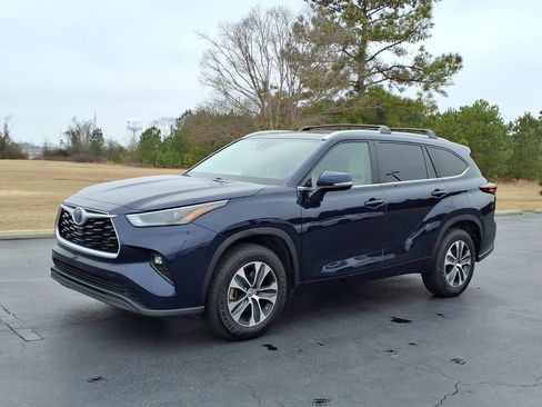 Used 2024 Toyota Highlander XLE image 7