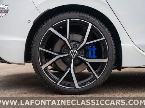 Used 2022 Volkswagen Golf R image 46