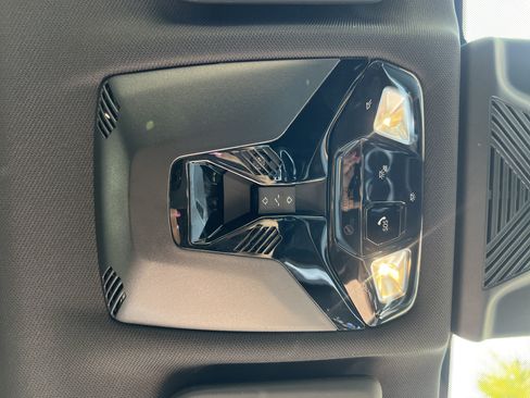Certified 2025 BMW X1 xDrive28i w/ Technology Package AWD/4WD image 35