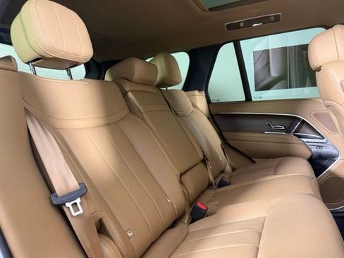 Used 2025 Land Rover Range Rover SE AWD/4WD image 29