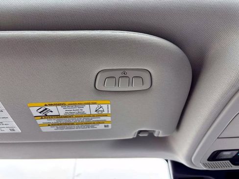 Used 2025 Ford Expedition Active image 30