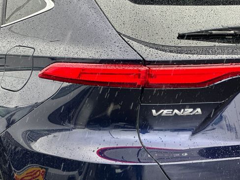 Used 2024 Toyota Venza LE image 25