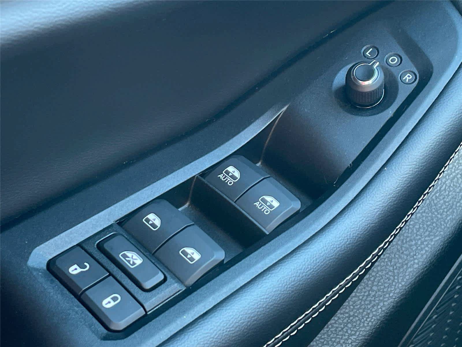 Used 2023 Jeep Grand Cherokee Altitude AWD/4WD image 26