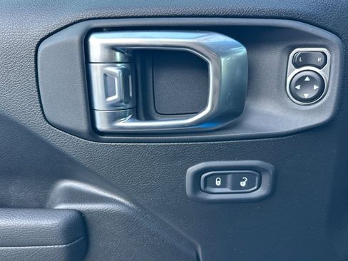 New 2026 Jeep Wrangler Unlimited Rubicon image 12