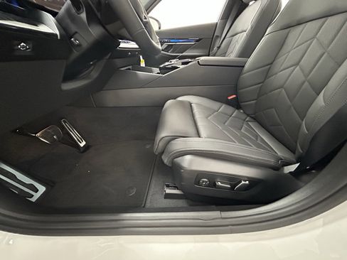 Used 2025 BMW i5 M60 w/ Premium Package image 30