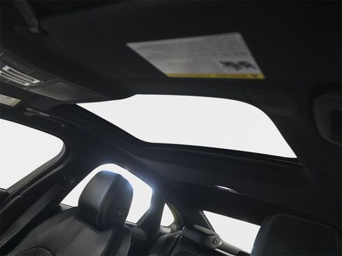 Used 2023 Jaguar XF R-Dynamic SE image 27