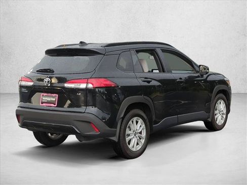 Used 2023 Toyota Corolla Cross LE w/ Moonroof Package FWD image 5