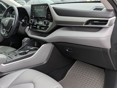 Used 2021 Toyota Highlander XLE image 30