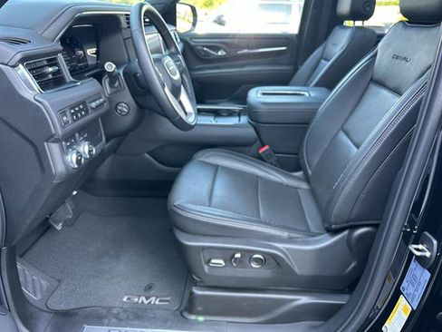 Used 2024 GMC Yukon XL Denali image 13