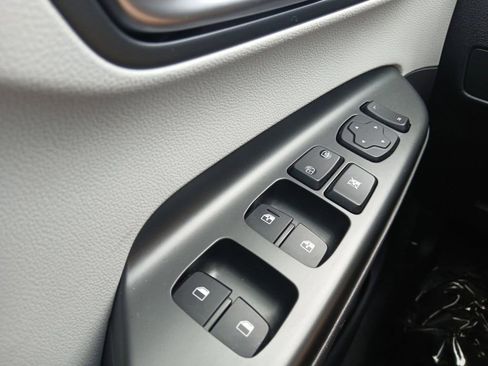 Used 2023 Hyundai Kona SE image 17