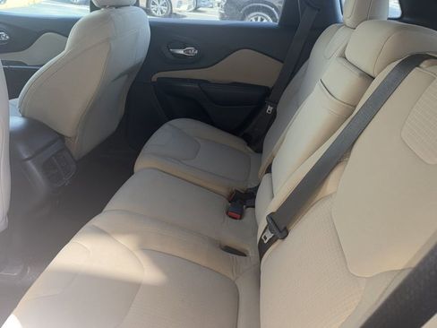 Used 2015 Jeep Cherokee Latitude w/ Comfort/Convenience Group image 3