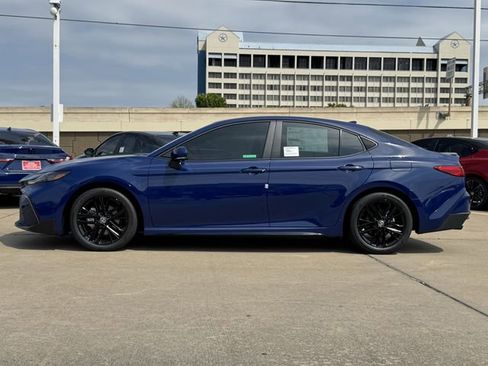 Used 2026 Toyota Camry SE image 6