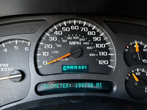 Used 2004 Chevrolet Tahoe Z71 w/ Z71 Preferred Equipment Group image 24