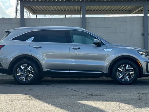 Used 2022 Kia Sorento S FWD image 6
