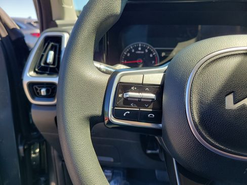 Used 2023 Kia Sorento LX image 22