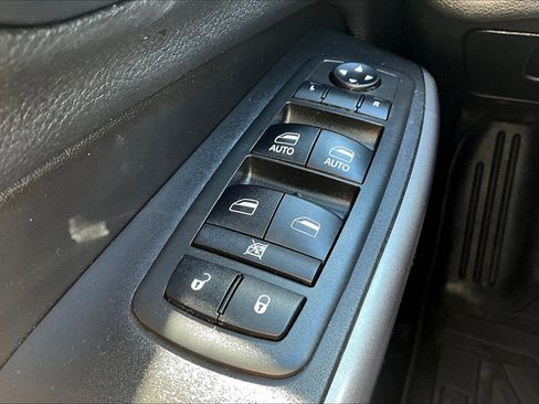 Used 2019 Jeep Cherokee Limited w/ Luxury Group image 34