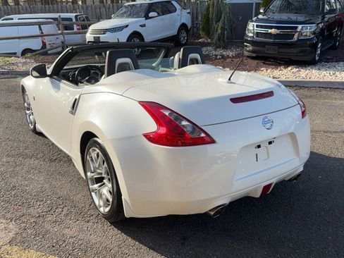 Used 2014 Nissan 370Z Touring image 10