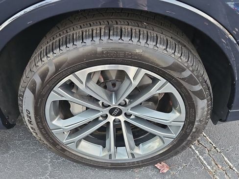 Certified 2025 Audi Q7 2.0T Premium w/ Convenience Plus Package image 10