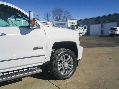 Used 2017 Chevrolet Silverado 2500 High Country w/ Duramax Plus Package image 29