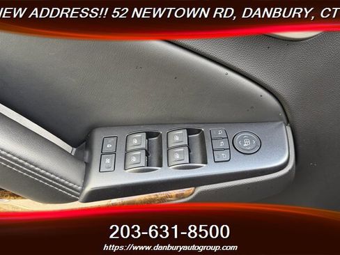 Used 2015 GMC Yukon Denali w/ Touring Package AWD/4WD image 12