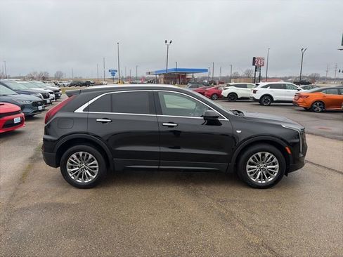 Used 2025 Cadillac XT4 Premium Luxury image 7