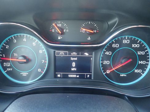 Used 2017 Chevrolet Cruze LT w/ Convenience Package image 4