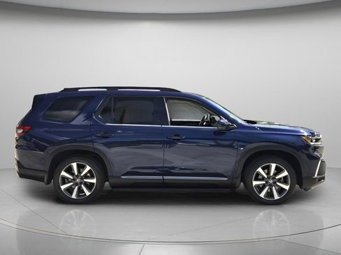 Used 2023 Honda Pilot Touring image 3