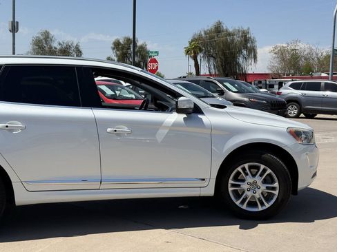 Used 2015 Volvo XC60 T5 Premier w/ Proximity Package FWD image 16