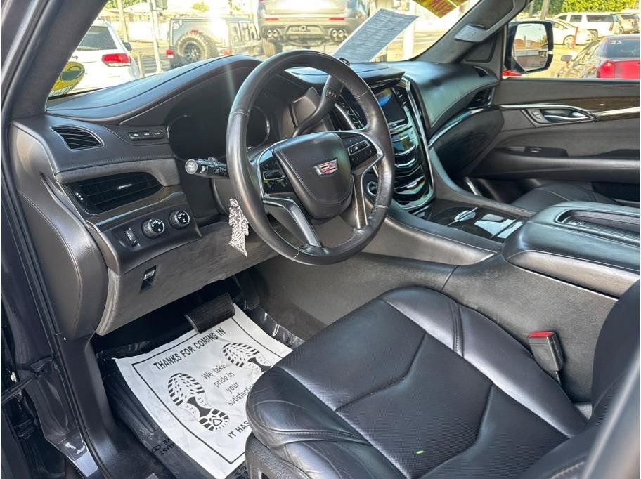 Used 2017 Cadillac Escalade Platinum AWD/4WD image 16