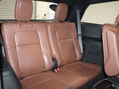 Used 2021 Lincoln Aviator Reserve w/ Equipment Group 201A AWD/4WD image 34
