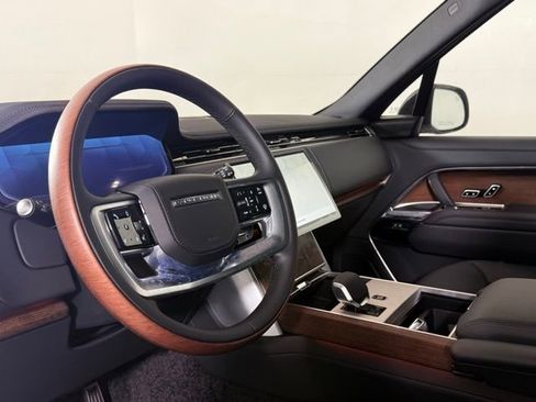 New 2025 Land Rover Range Rover SE image 8