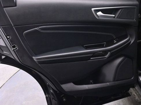 Used 2019 Ford Edge Titanium image 12